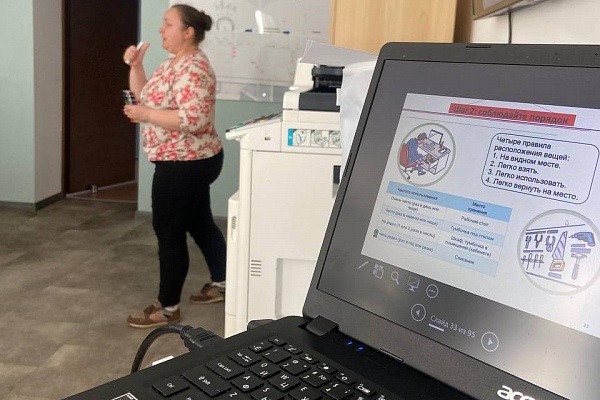 Как провода под столом влияют на скорость работы