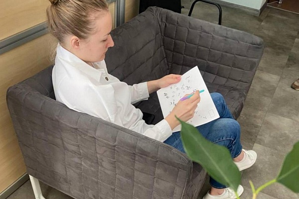 Как провода под столом влияют на скорость работы